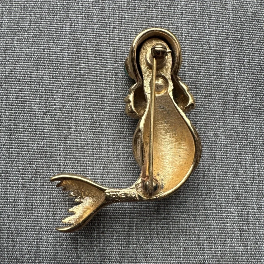 Vintage Monet Sea Lion Figural Brooch Gold‎ Tone Green rhinestone Cabochon Eyes